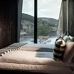 Elva Hotel