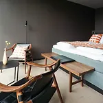 Elva Hotel *