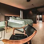 Elva Hotel